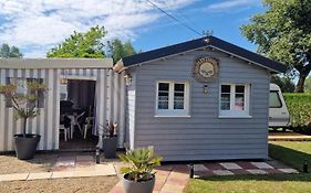 Chalet Et Caravane Sur Terrain Prive , Mer A Pied